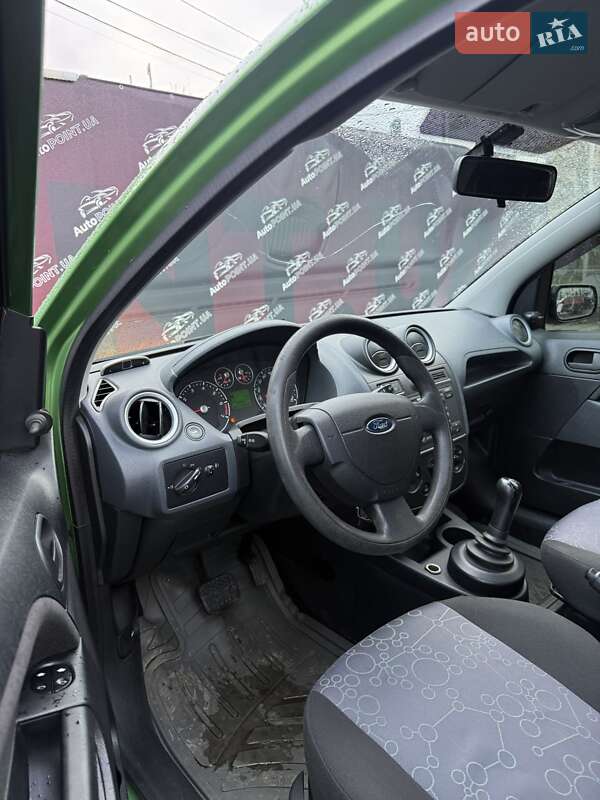 Хэтчбек Ford Fiesta 2006 в Сумах