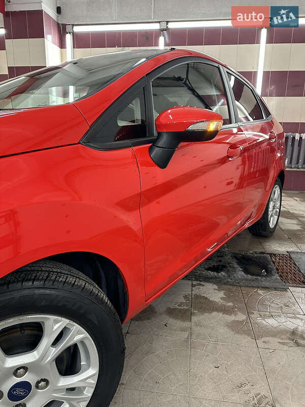 Седан Ford Fiesta 2016 в Львове