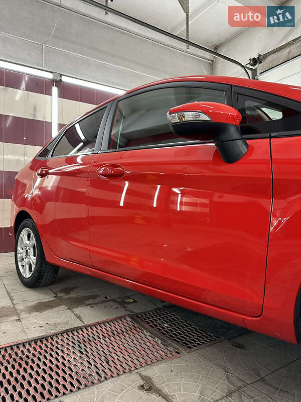 Седан Ford Fiesta 2016 в Львове