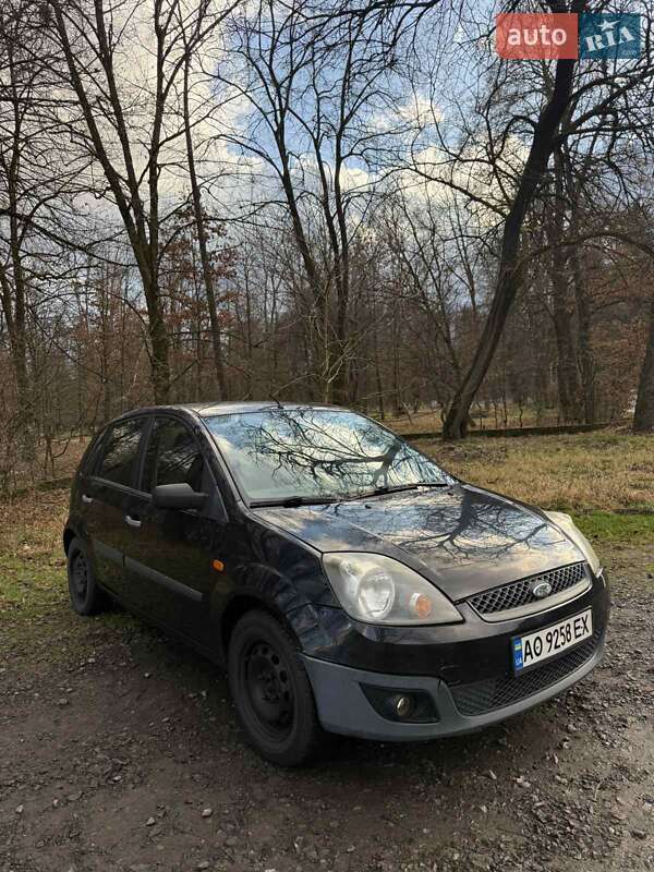 Хетчбек Ford Fiesta 2008 в Буштино