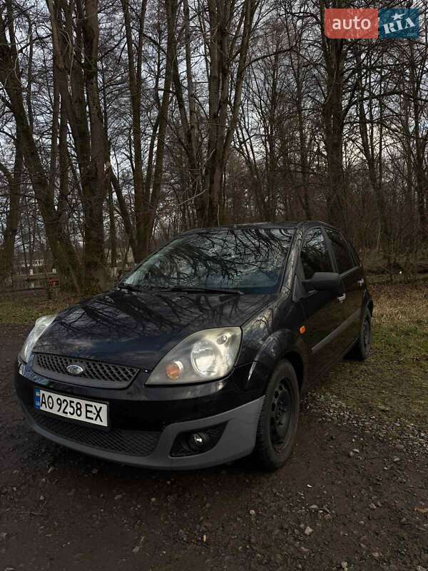 Хетчбек Ford Fiesta 2008 в Буштино