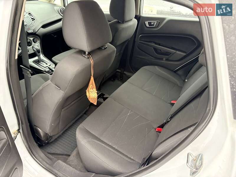 Хетчбек Ford Fiesta 2015 в Києві