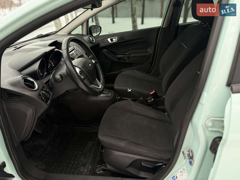 Хетчбек Ford Fiesta 2016 в Павлограді