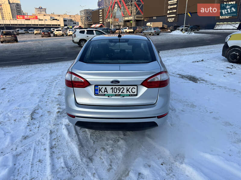 Седан Ford Fiesta 2016 в Києві