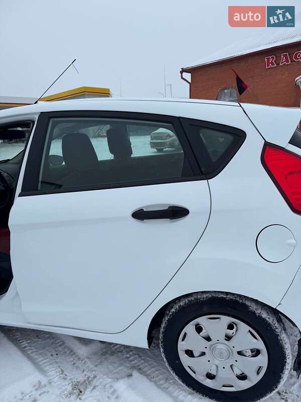 Хетчбек Ford Fiesta 2013 в Люботині