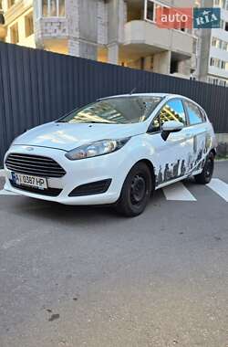 Хэтчбек Ford Fiesta 2015 в Ирпене