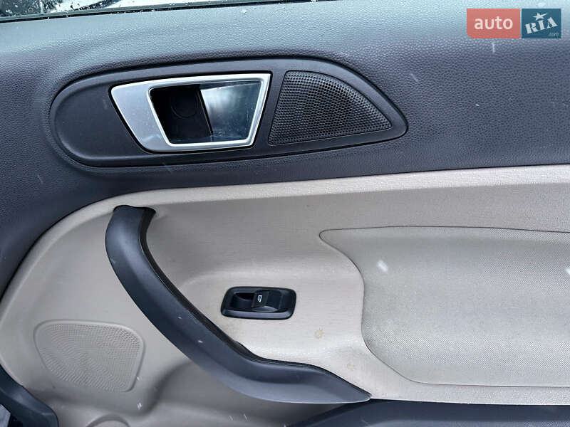 Хетчбек Ford Fiesta 2016 в Львові