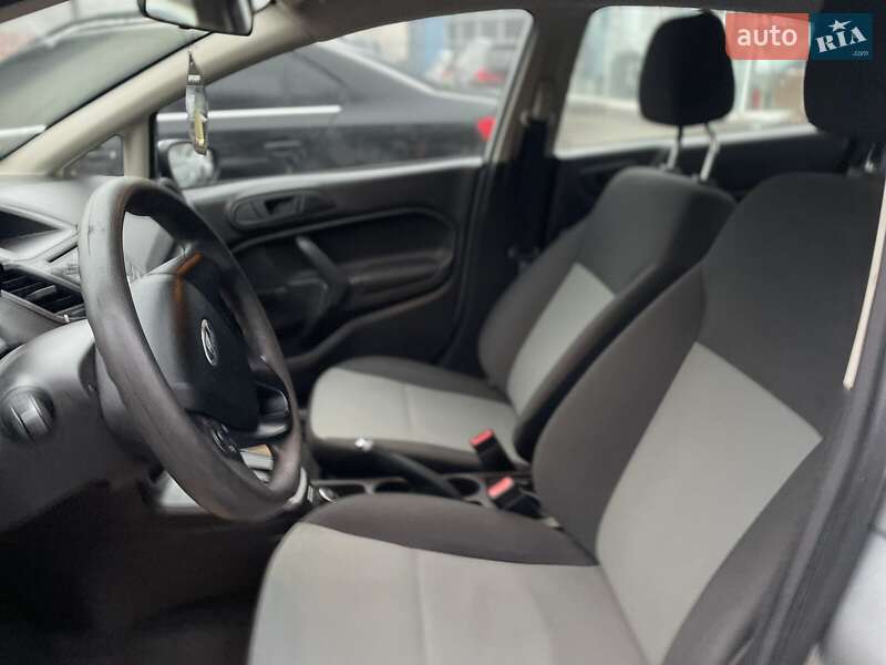 Седан Ford Fiesta 2016 в Дніпрі