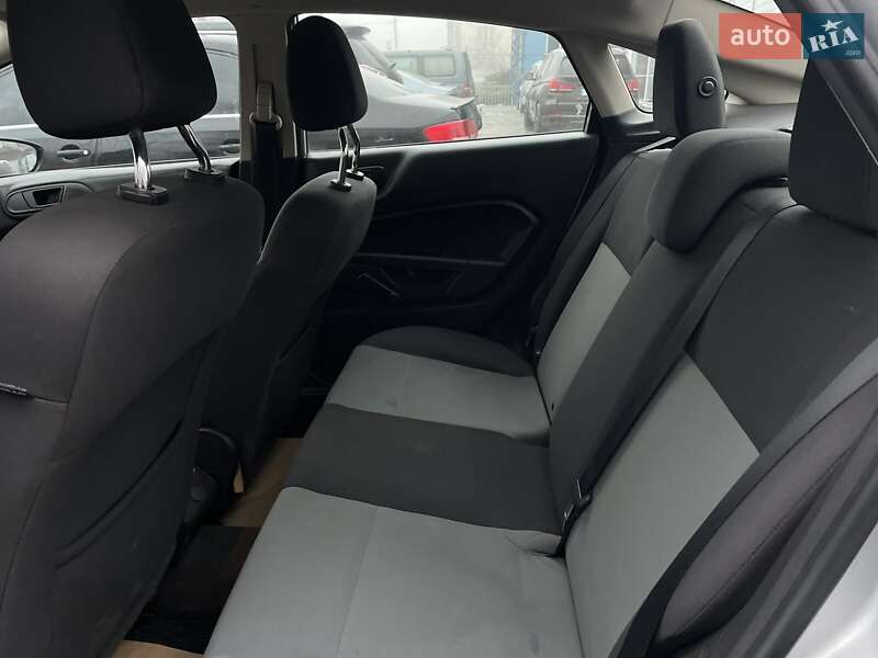 Седан Ford Fiesta 2016 в Дніпрі