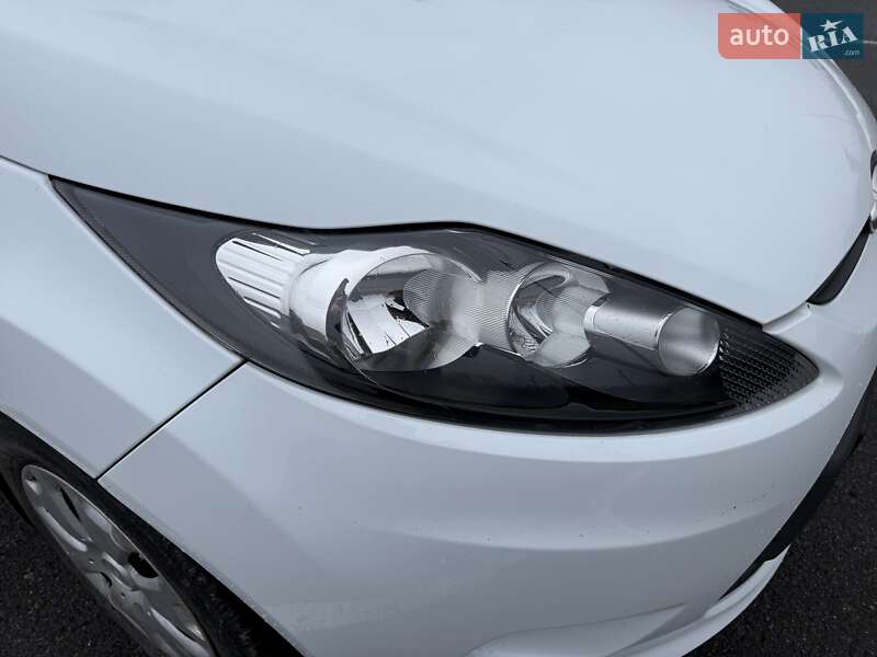 Хетчбек Ford Fiesta 2011 в Ужгороді фото 12 Хетчбек Ford Fiesta 2011 в Ужгороді