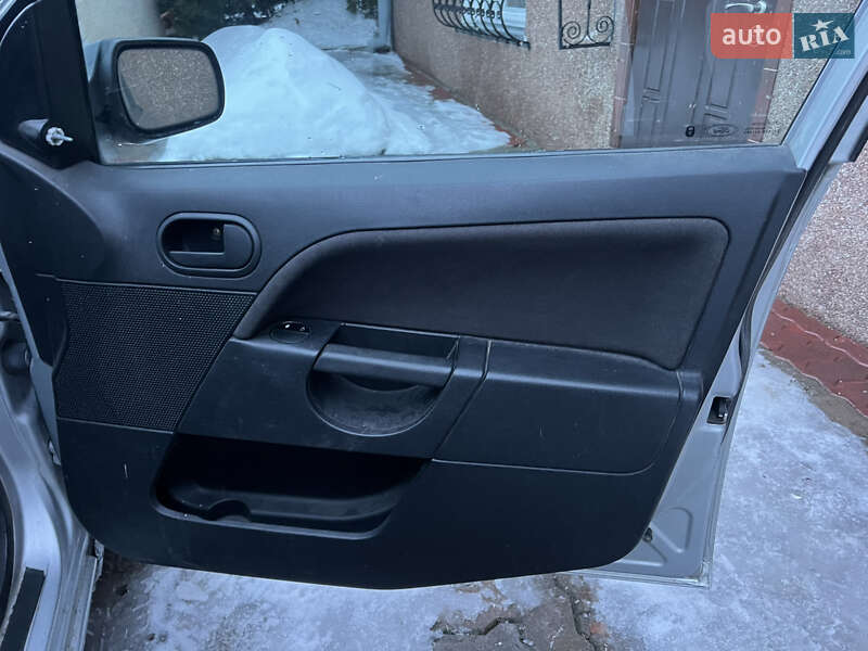 Хэтчбек Ford Fiesta 2006 в Тернополе