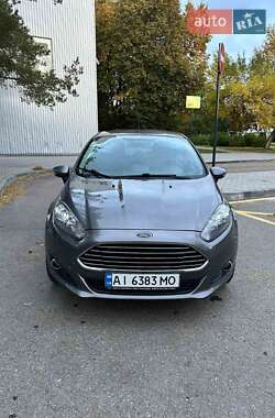Седан Ford Fiesta 2013 в Остроге