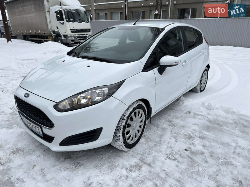 Хэтчбек Ford Fiesta 2016 в Киеве фото Хэтчбек Ford Fiesta 2016 в Киеве