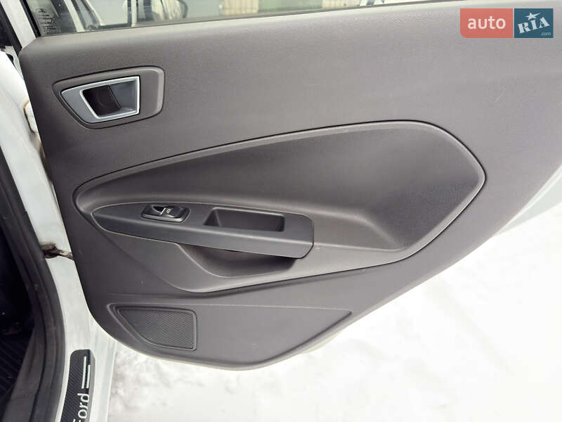 Хэтчбек Ford Fiesta 2016 в Киеве фото 13 Хэтчбек Ford Fiesta 2016 в Киеве