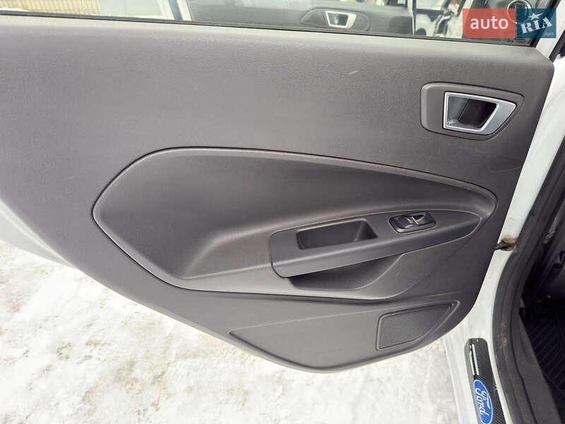 Хэтчбек Ford Fiesta 2016 в Киеве фото 16 Хэтчбек Ford Fiesta 2016 в Киеве