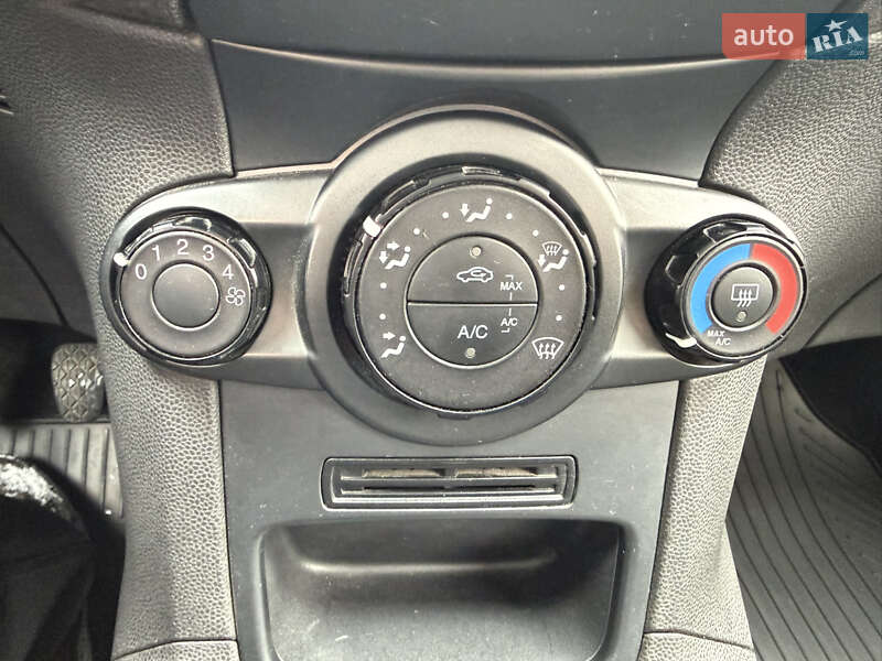 Хэтчбек Ford Fiesta 2016 в Киеве фото 19 Хэтчбек Ford Fiesta 2016 в Киеве