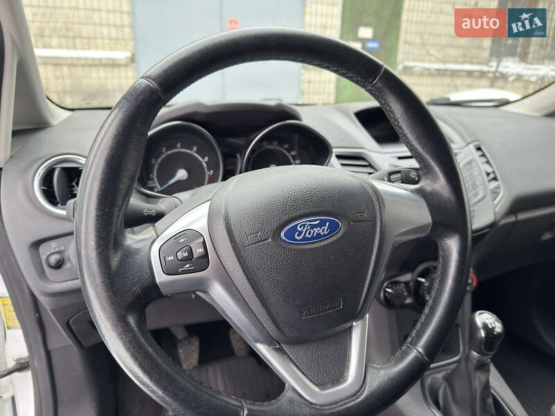 Хэтчбек Ford Fiesta 2016 в Киеве фото 29 Хэтчбек Ford Fiesta 2016 в Киеве