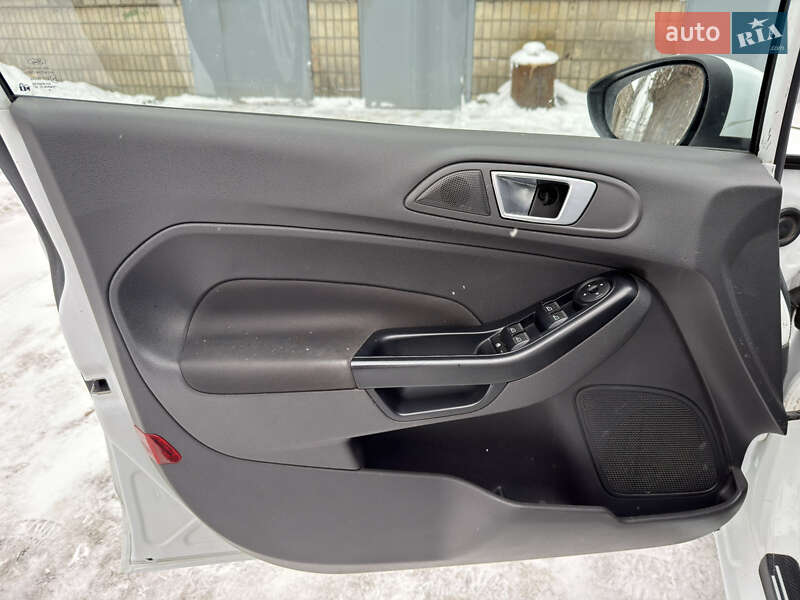 Хэтчбек Ford Fiesta 2016 в Киеве фото 33 Хэтчбек Ford Fiesta 2016 в Киеве