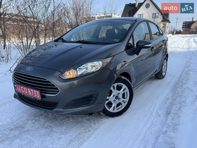 Седан Ford Fiesta 2015 в Львові