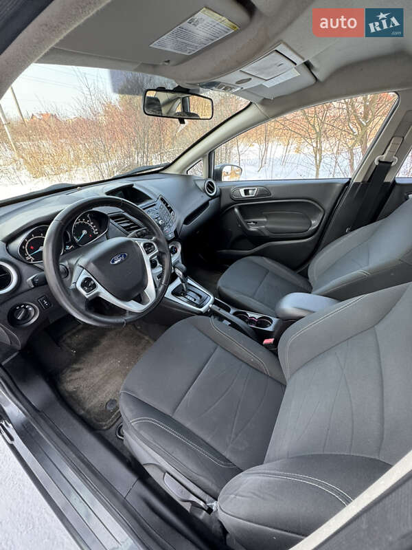 Седан Ford Fiesta 2015 в Львові