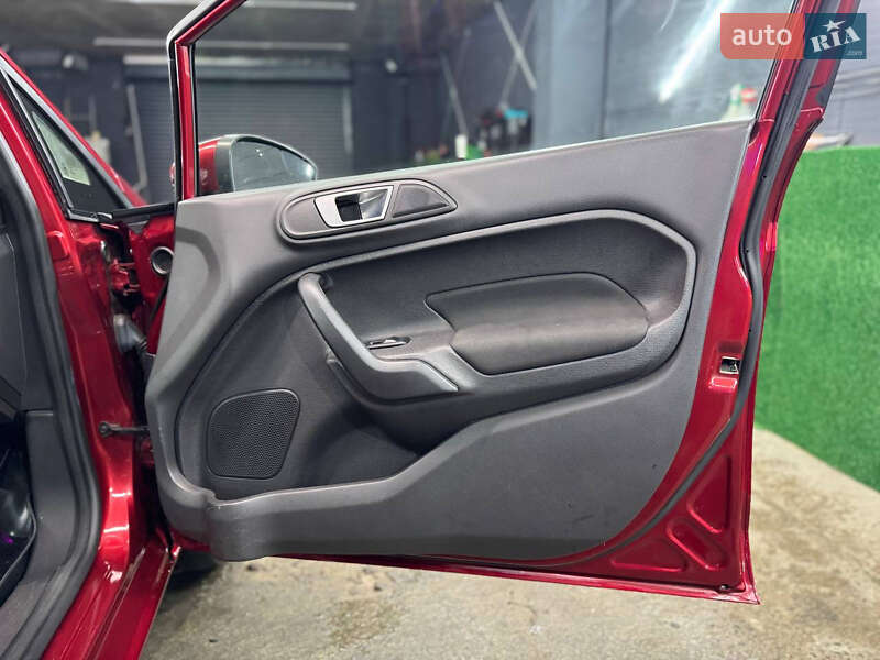 Седан Ford Fiesta 2014 в Киеве