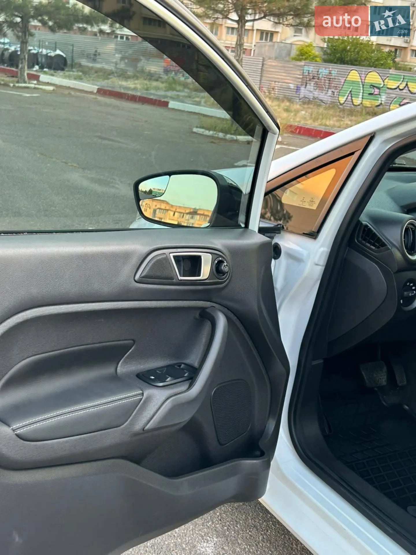 2015 Ford Fiesta - мініатюра 8