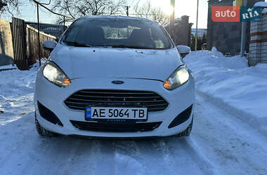 Седан Ford Fiesta 2015 в Днепре