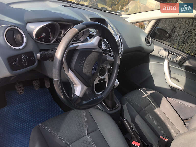 Хэтчбек Ford Fiesta 2009 в Новоднестровске
