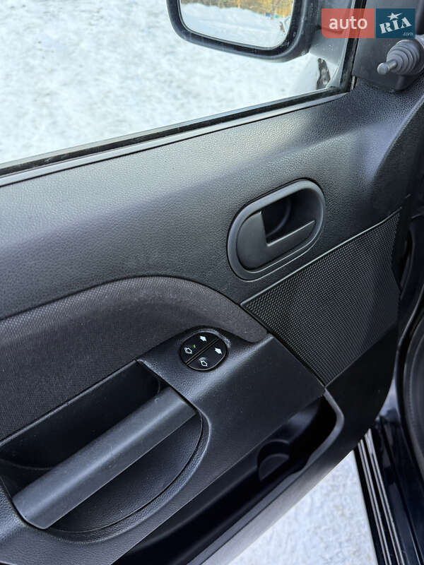 Хетчбек Ford Fiesta 2006 в Луцьку фото 6 Хетчбек Ford Fiesta 2006 в Луцьку