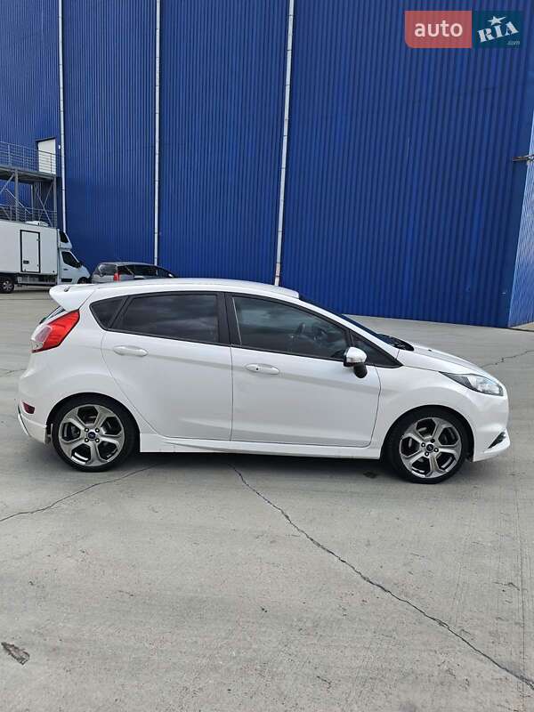 Хэтчбек Ford Fiesta 2016 в Стрые