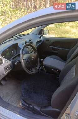 Хэтчбек Ford Fiesta 2006 в Шептицькому