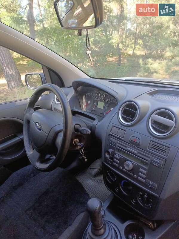 Хэтчбек Ford Fiesta 2006 в Шептицькому