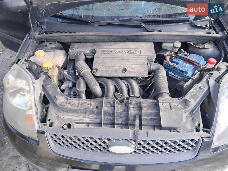 Хэтчбек Ford Fiesta 2006 в Киеве