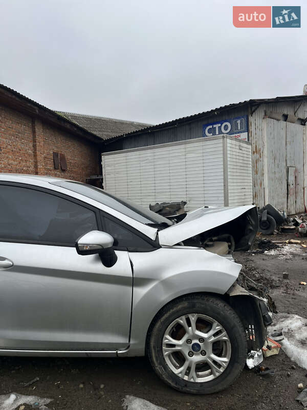 Седан Ford Fiesta 2016 в Ивано-Франковске