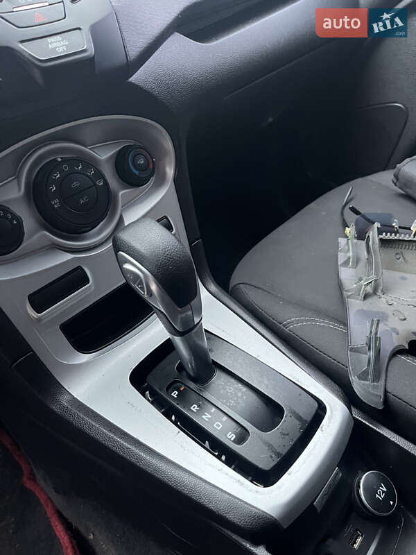 Седан Ford Fiesta 2016 в Ивано-Франковске