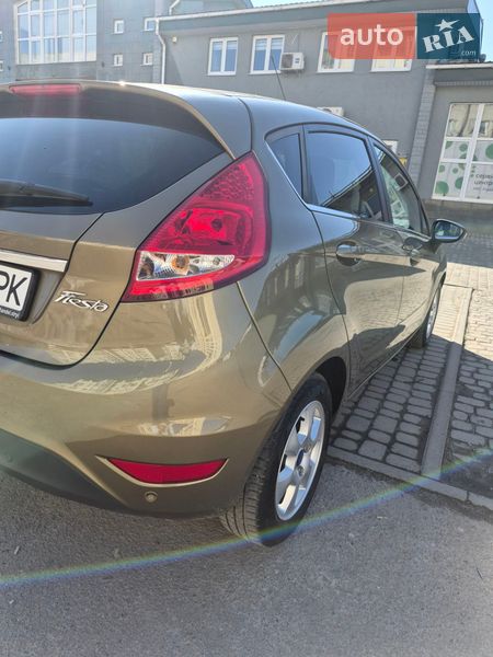 Хэтчбек Ford Fiesta 2011 в Стрые
