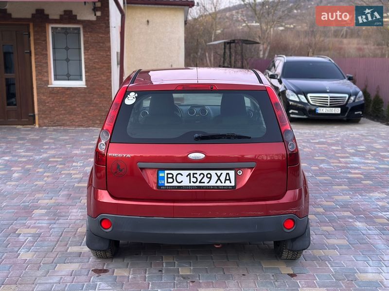 Хэтчбек Ford Fiesta 2006 в Черновцах