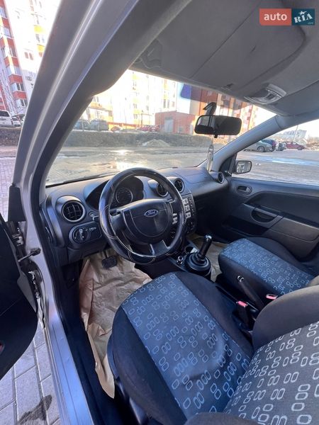 Хетчбек Ford Fiesta 2005 в Тернополі