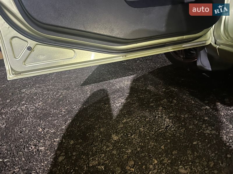 Хетчбек Ford Fiesta 2004 в Івано-Франківську