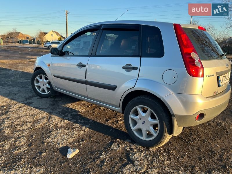 Хэтчбек Ford Fiesta 2008 в Киеве