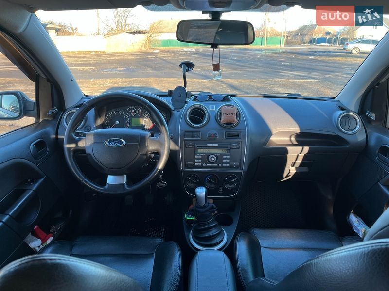 Хэтчбек Ford Fiesta 2008 в Киеве