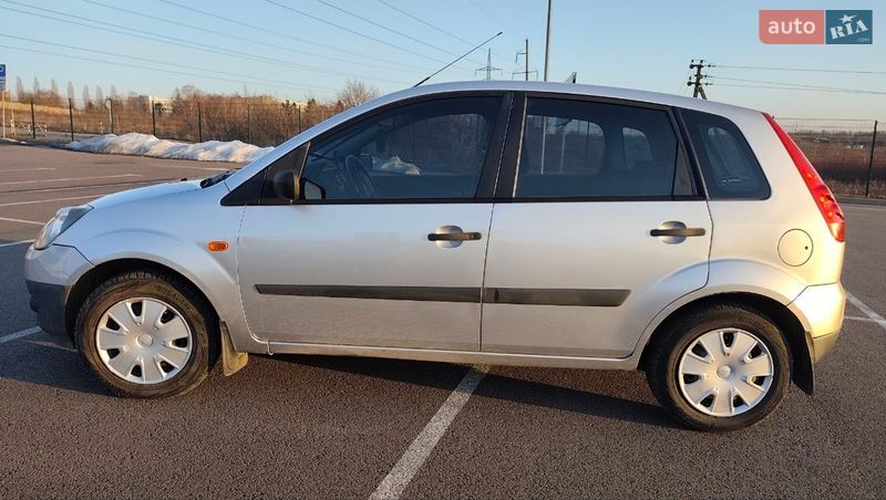 Хэтчбек Ford Fiesta 2006 в Ровно