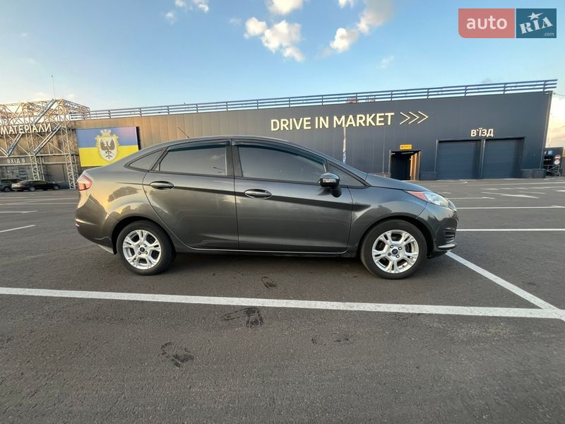 Седан Ford Fiesta 2015 в Чернигове