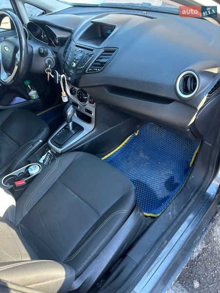 Седан Ford Fiesta 2015 в Чернигове