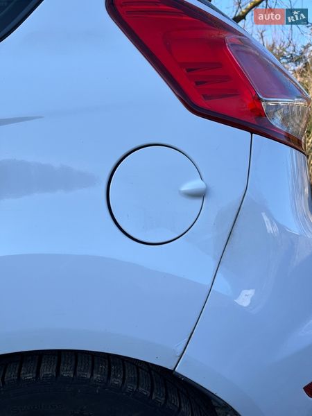 Хетчбек Ford Fiesta 2013 в Чинадієвому