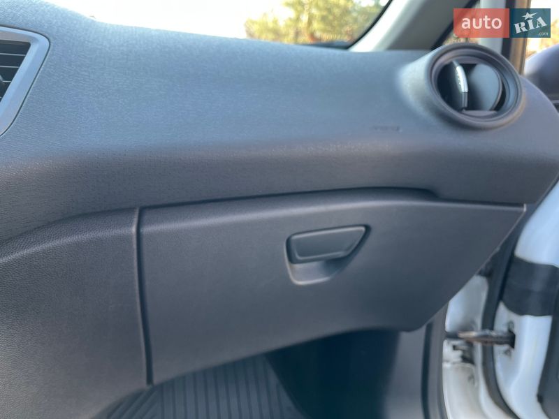 Хетчбек Ford Fiesta 2013 в Чинадієвому