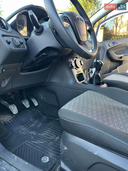 Хетчбек Ford Fiesta 2013 в Чинадієвому