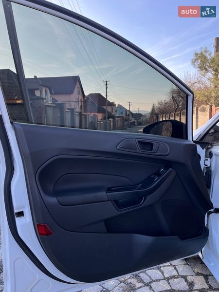 Хетчбек Ford Fiesta 2013 в Чинадієвому