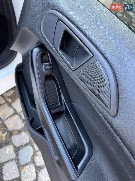 Хетчбек Ford Fiesta 2013 в Чинадієвому