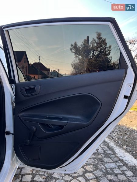 Хетчбек Ford Fiesta 2013 в Чинадієвому